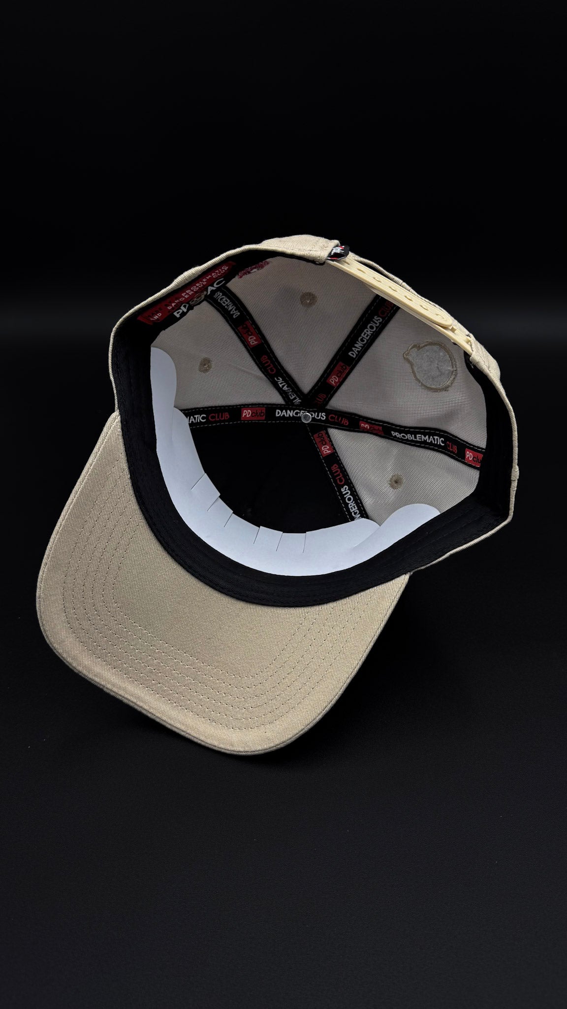 Gorra Problematic And Dangerous Beige